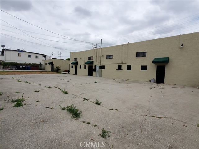 8860 S Vermont Avenue, Los Angeles CA: https://media.crmls.org/medias/8720ec59-b829-49df-b395-24efdc32b586.jpg