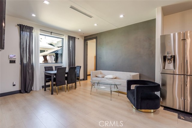 Detail Gallery Image 5 of 37 For 8252 Morse Ave, North Hollywood,  CA 91605 - 3 Beds | 3 Baths