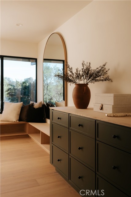 Detail Gallery Image 24 of 37 For 5557 Franrivers Ave, Woodland Hills,  CA 91367 - 4 Beds | 2/1 Baths