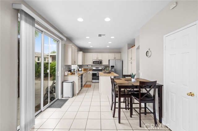 43195 Martina Court, Temecula CA: https://media.crmls.org/medias/8721cfc5-2daa-4d43-84fa-b36d80ac7abb.jpg