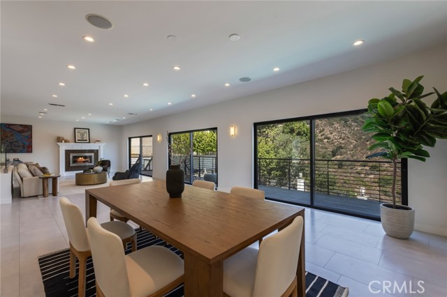 Detail Gallery Image 15 of 62 For 2111 Rimcrest Dr, Glendale,  CA 91207 - 4 Beds | 5 Baths