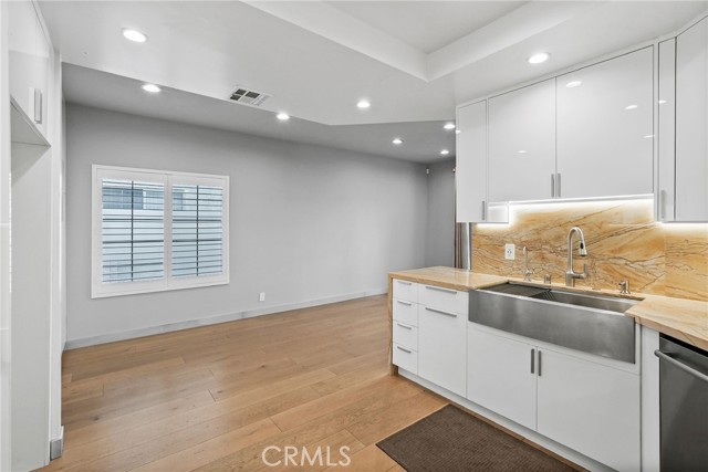 18328 Keswick Street photo 15