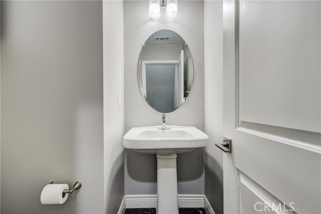 Detail Gallery Image 14 of 44 For 625 Savi Dr #102,  Corona,  CA 92878 - 3 Beds | 3/1 Baths