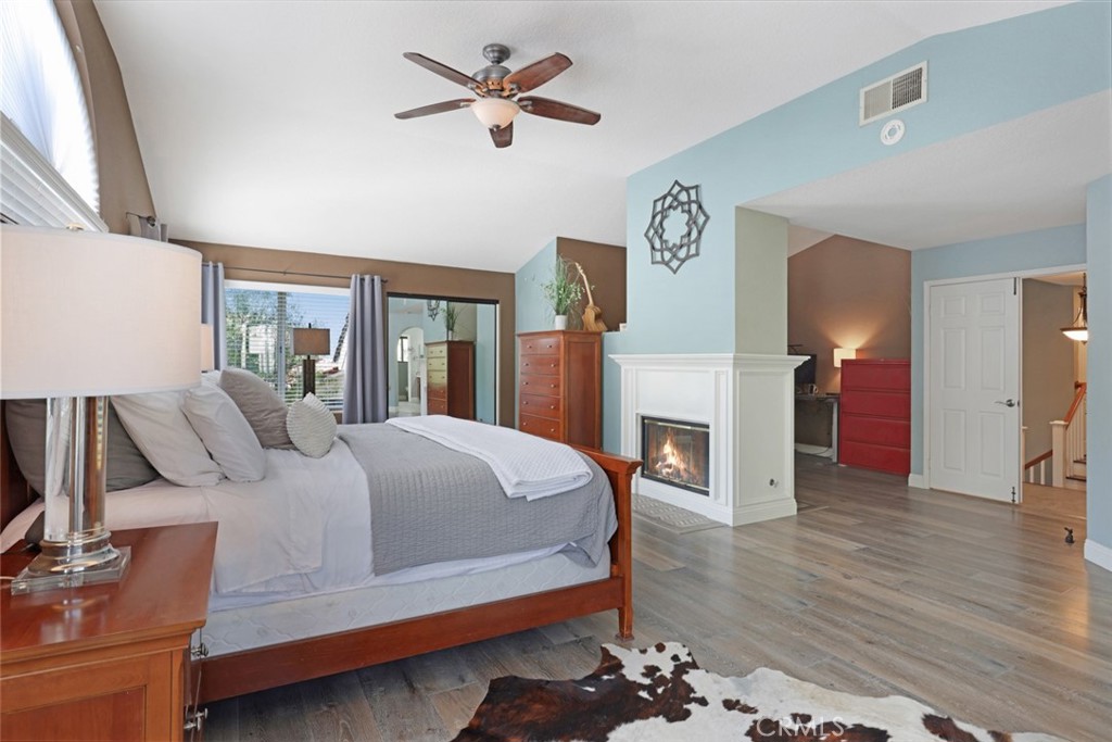 MLS #OC25218182 image #37