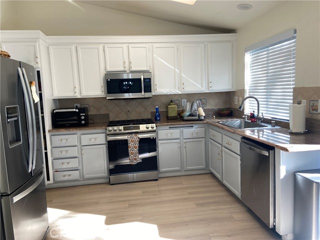 Detail Gallery Image 12 of 36 For 3256 Shale Rd, Palmdale,  CA 93550 - 4 Beds | 2 Baths