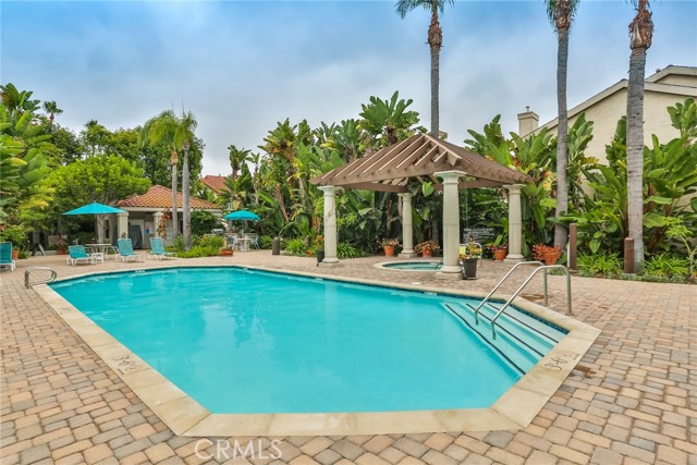 Detail Gallery Image 3 of 12 For 4862 Tiara, Huntington Beach,  CA 92649 - 1 Beds | 1 Baths