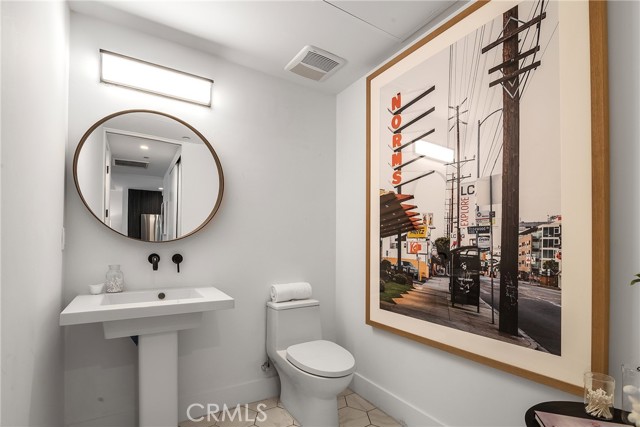 Detail Gallery Image 12 of 26 For 1345 Havenhurst Dr #4,  West Hollywood,  CA 90046 - 2 Beds | 2/1 Baths