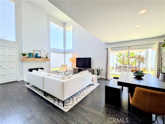 Detail Gallery Image 4 of 17 For 20291 Bancroft Cir, Huntington Beach,  CA 92646 - 4 Beds | 2/1 Baths