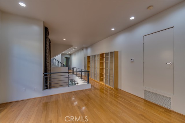 143 Union Jack Mall, Marina del Rey CA: https://media.crmls.org/medias/872897f3-5348-4423-b1ba-0f50c213ae49.jpg