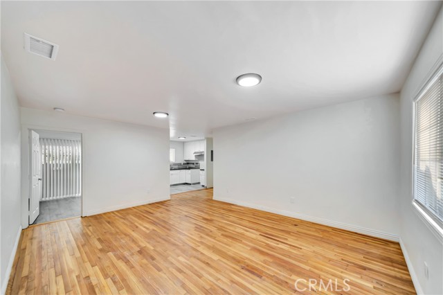 Detail Gallery Image 13 of 15 For 14233 1/2 Sylvan St, Van Nuys,  CA 91401 - 2 Beds | 2 Baths