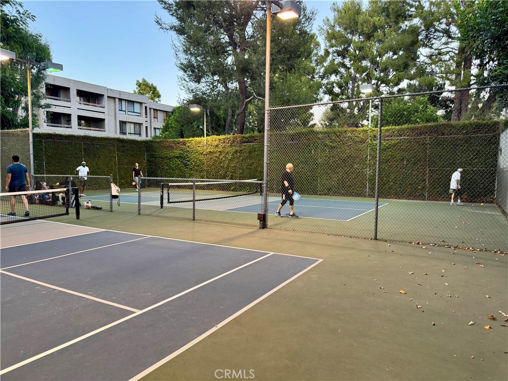 https://media.crmls.org/medias/872a371b-bb78-4982-8cf6-0039d27a3f4c.jpg?preset=X-Large