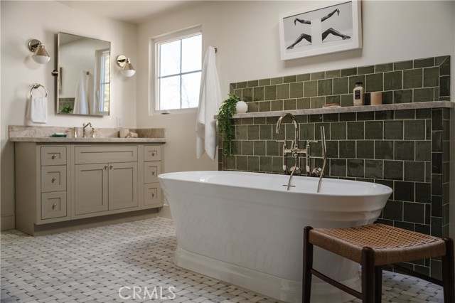 2201 N Hobart Boulevard, Los Angeles CA: https://media.crmls.org/medias/872a62e7-092d-4afa-9f2f-2fca69cd77d1.jpg