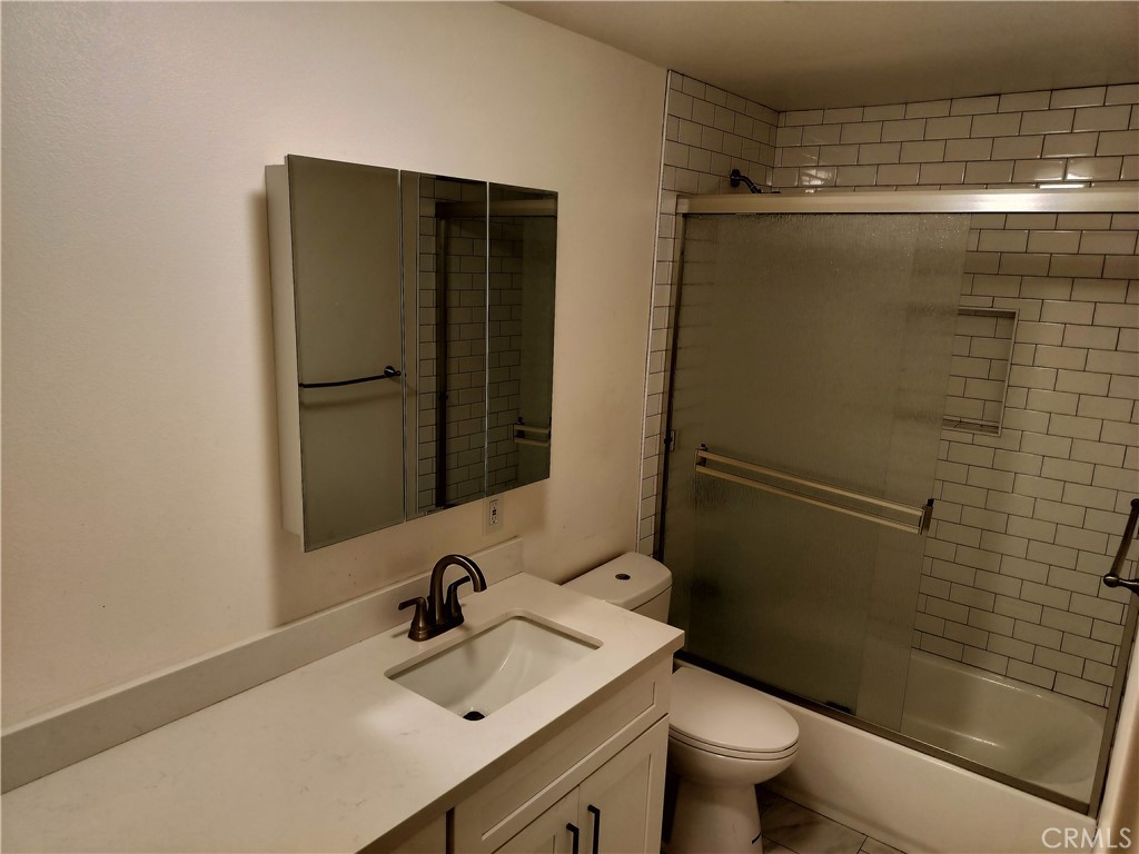 https://media.crmls.org/medias/872aa73b-1b83-4764-9be2-66a8ad1a988c.jpg?preset=X-Large