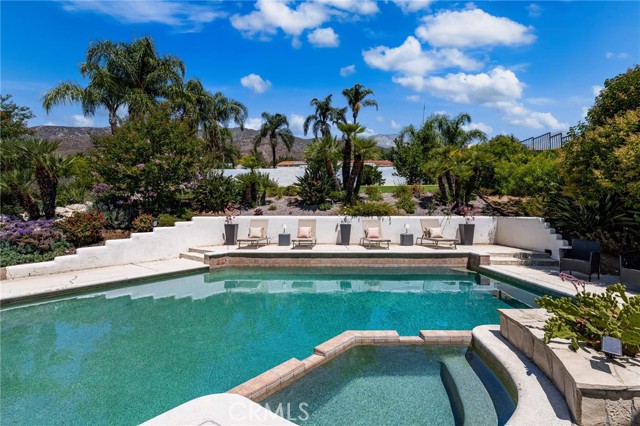2525 Jonquil Drive, Upland CA: https://media.crmls.org/medias/872ad241-a8f2-4e87-bd0d-8f650950f56d.jpg