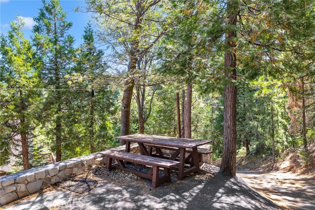 Detail Gallery Image 5 of 30 For 28679 Shenandoah Dr, Lake Arrowhead,  CA 92352 - 3 Beds | 2 Baths