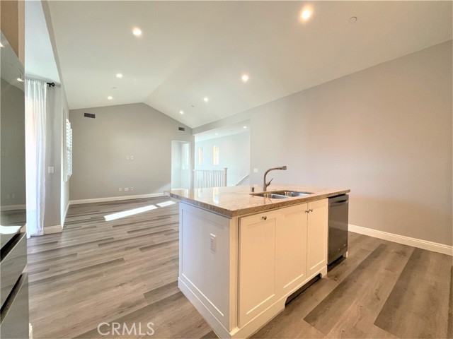 Detail Gallery Image 8 of 25 For 202 Bishop, Irvine,  CA 92620 - 2 Beds | 2 Baths