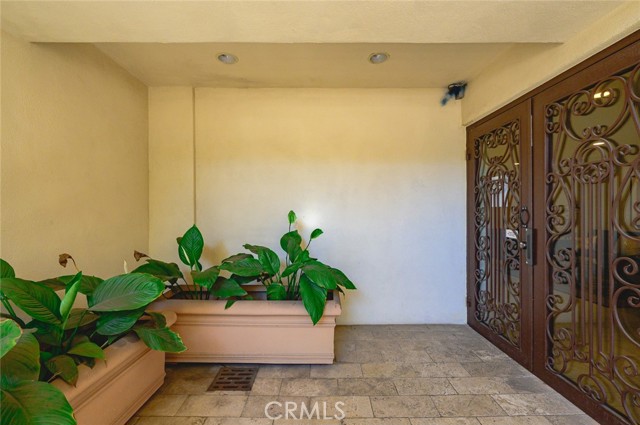 1828 Glendon Avenue, Los Angeles CA: https://media.crmls.org/medias/872bbeae-6114-4adc-887f-49f2565e976f.jpg