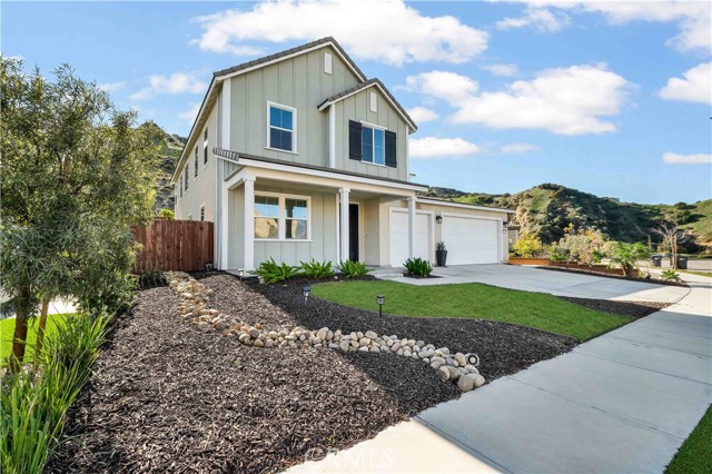 Detail Gallery Image 2 of 33 For 2872 Santa Fiora, Corona,  CA 92882 - 5 Beds | 3 Baths