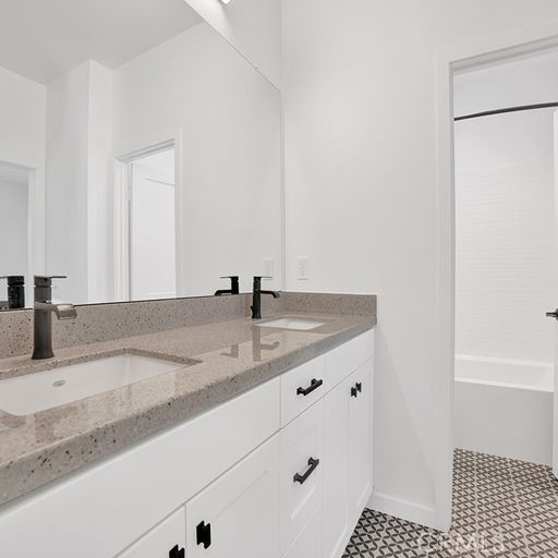 jack and jill bathroom 3rd level