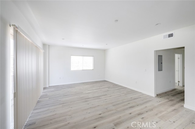 Detail Gallery Image 4 of 14 For 14526 Hartland St #308,  Van Nuys,  CA 91405 - 1 Beds | 1 Baths