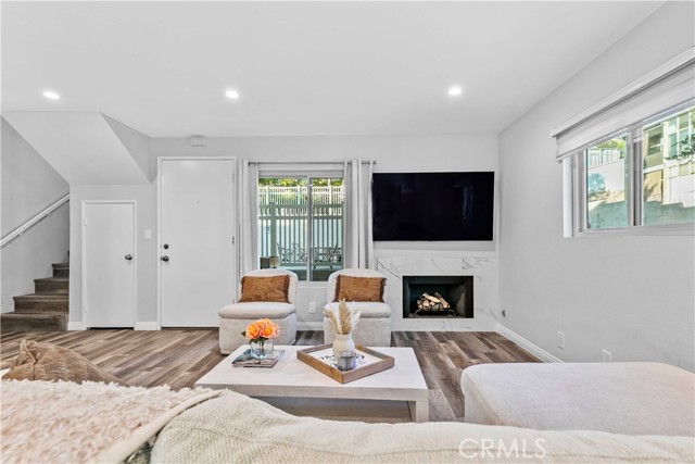 Detail Gallery Image 14 of 37 For 1881 Alpha Rd #8,  Glendale,  CA 91208 - 2 Beds | 3 Baths