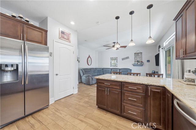 Detail Gallery Image 4 of 43 For 2065 Bergerac, San Jacinto,  CA 92583 - 4 Beds | 2 Baths