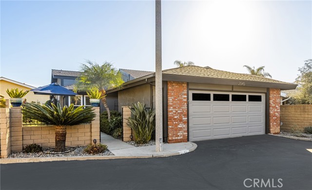 Detail Gallery Image 3 of 53 For 2045 Barclay Ct, Santa Ana,  CA 92701 - 2 Beds | 2 Baths