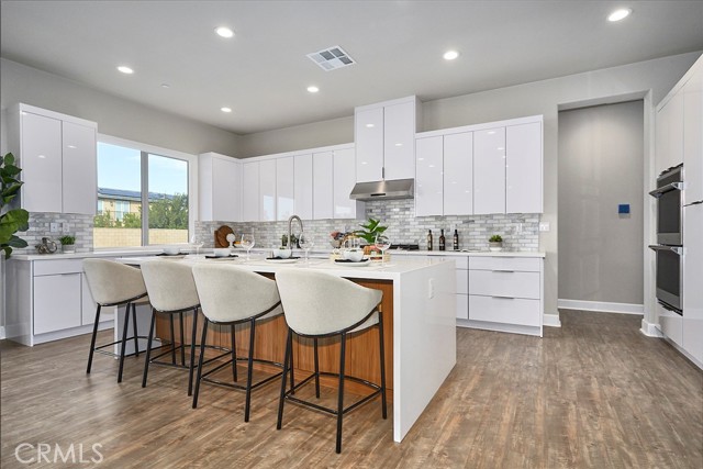 Detail Gallery Image 5 of 34 For 19372 Earth Summit, Apple Valley,  CA 92308 - 6 Beds | 4/1 Baths