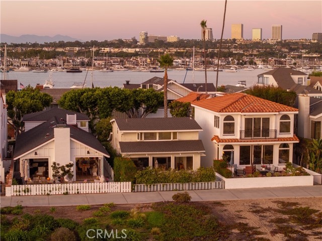 Detail Gallery Image 18 of 23 For 1309 E Balboa Bld, Newport Beach,  CA 92661 - 2 Beds | 2 Baths