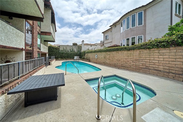 Detail Gallery Image 23 of 27 For 425 N Elena Ave #2,  Redondo Beach,  CA 90277 - 3 Beds | 4 Baths