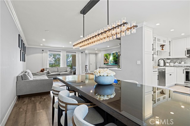 9778 Via Roma, Burbank CA: https://media.crmls.org/medias/8730078e-7103-4c78-95ec-0be3e88383a9.jpg