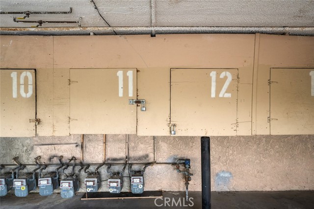 17061 Roscoe Boulevard, Northridge CA: https://media.crmls.org/medias/87303fa6-de4b-427d-82e7-ceaeb0e9d646.jpg