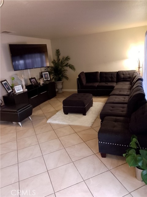 Detail Gallery Image 9 of 35 For 11439 Privet Ct, Fontana,  CA 92337 - 5 Beds | 3/1 Baths