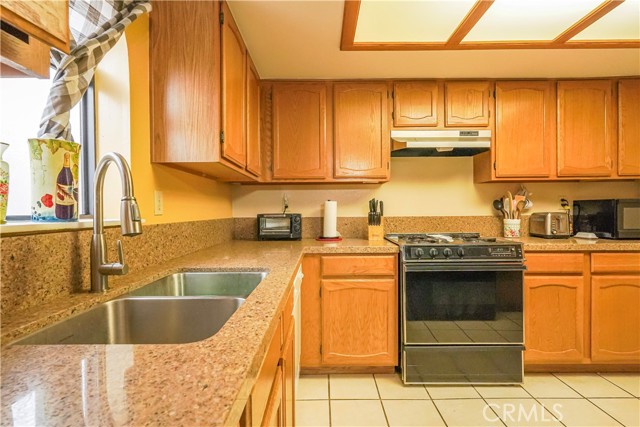 Detail Gallery Image 17 of 35 For 19273 Palm Way, Apple Valley,  CA 92308 - 2 Beds | 2 Baths