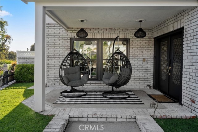 Detail Gallery Image 4 of 39 For 5 Hillsborough, Newport Beach,  CA 92660 - 4 Beds | 4/1 Baths