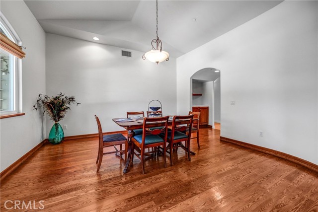 10345 McBroom Street, Sunland CA: https://media.crmls.org/medias/8733d28c-d1d0-42f3-9ef8-510209ae67a4.jpg