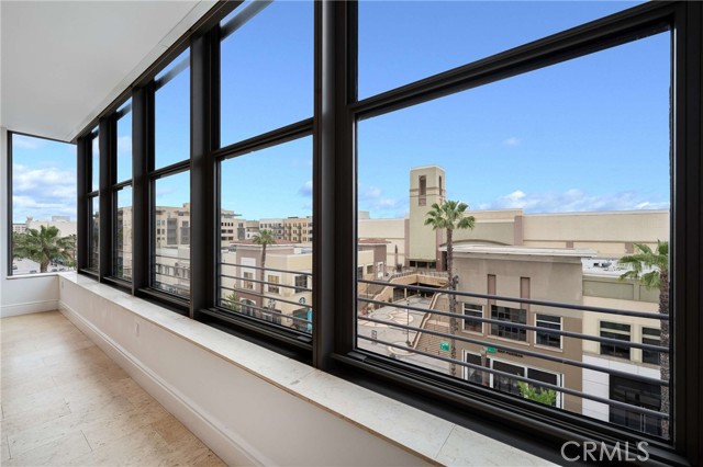 345 E Colorado Boulevard, Pasadena CA: https://media.crmls.org/medias/8733fa40-215a-4e70-b37b-086db3edf257.jpg