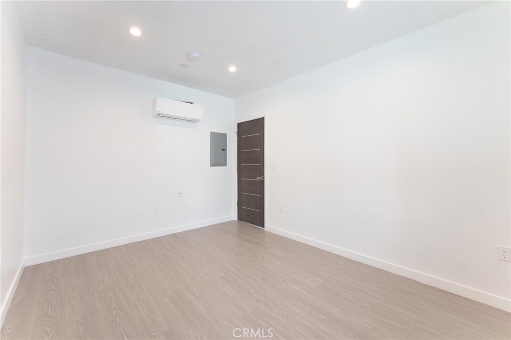 https://media.crmls.org/medias/87341938-de87-4777-8025-f0e4205686b5.jpg?preset=X-Large