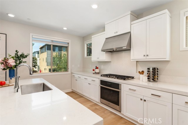 Detail Gallery Image 13 of 50 For 554 Catalonia, Lake Forest,  CA 92630 - 4 Beds | 4 Baths