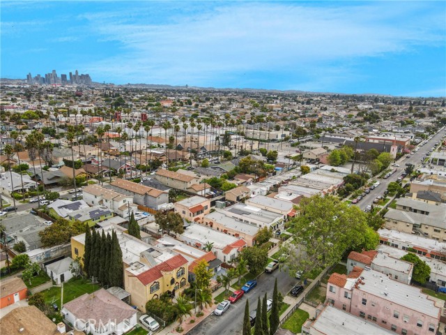 1061 W 57th Street, Los Angeles CA: https://media.crmls.org/medias/87346d43-2241-4b58-9dcb-29054f3d1e5f.jpg