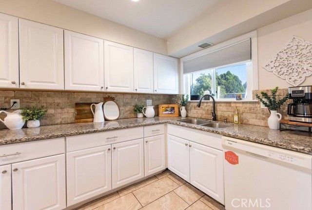 Detail Gallery Image 13 of 36 For 27451 El Rancho Dr, Menifee,  CA 92586 - 2 Beds | 2 Baths