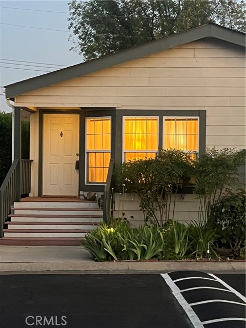1400 W 13th Street, Upland CA: https://media.crmls.org/medias/87352a4e-e563-4b0c-99e3-1b941e01929d.jpg