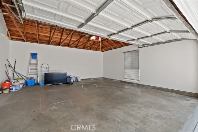 6091 Larchwood Drive, Huntington Beach CA: https://media.crmls.org/medias/8735b76f-cb59-45e5-81ce-b582401c5fca.jpg