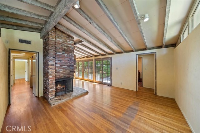 901 E Walnut Avenue, Glendora CA: https://media.crmls.org/medias/8735ccfb-d507-4ac8-abcc-d37d9f72ea44.jpg