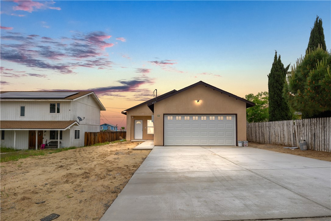 Detail Gallery Image 1 of 19 For 406 S 8th, Taft,  CA 93268 - 3 Beds | 2 Baths