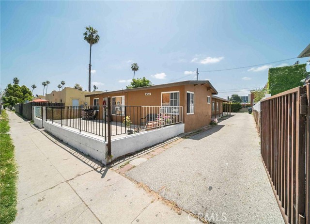Detail Gallery Image 1 of 18 For 14342 Gilmore St, Van Nuys,  CA 91401 - – Beds | – Baths