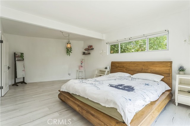 Detail Gallery Image 8 of 15 For 4922 Escobedo Dr, Woodland Hills,  CA 91364 - 5 Beds | 2/1 Baths