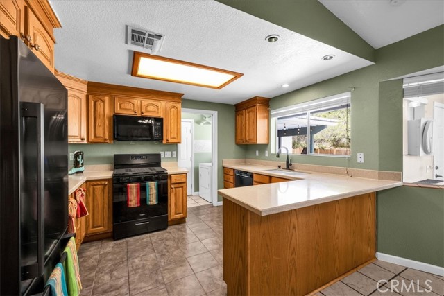 57856 El Dorado Drive, Yucca Valley CA: https://media.crmls.org/medias/87380ed1-67ee-4fc7-9f21-48fd3cc26279.jpg