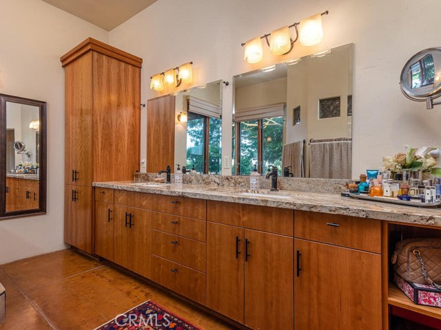 Detail Gallery Image 15 of 74 For 7790 Airport Rd, Paso Robles,  CA 93446 - 6 Beds | 5/2 Baths