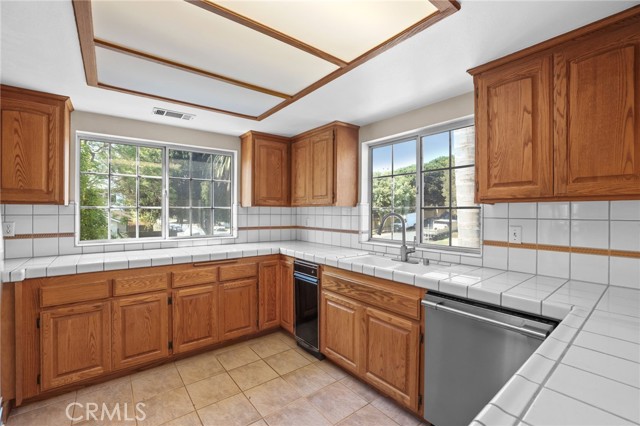 1078 W 10th Street, San Pedro CA: https://media.crmls.org/medias/87394487-9cbc-4424-a2f9-5097f720cac7.jpg